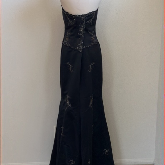 Midnight Flowers Dress - Picture 5 of 6